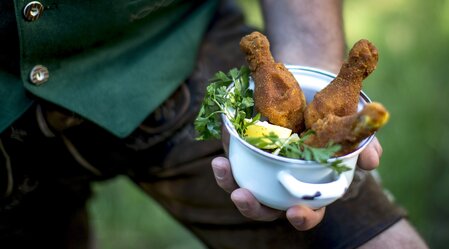 Deep fried chicken, a Styrian speciality | © Steiermark Tourismus | Tom Lamm