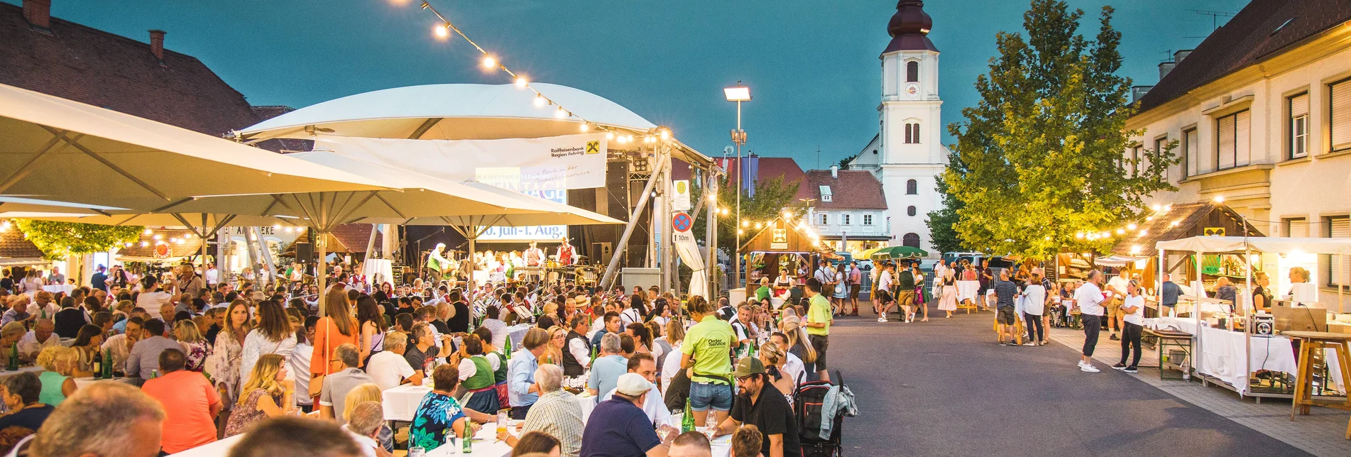 Weinfest am Hauptplatz in Fehring im Südosten der Steiermark