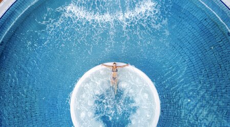 Relax in the soothing thermal water at Parktherme Bad Radkersburg | © Thermen- & Vulkanland | Michael Königshofer
