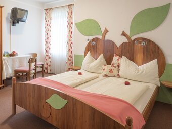 Apple room at the Meißl Inn in Puch bei Weiz