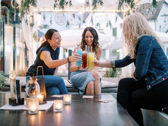 Cocktails am Sommerabend in der Oststeiermark