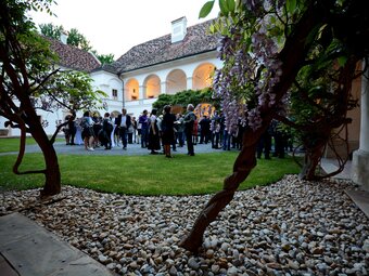 Meeting in the Külml castle courtyard in Eastern Styria