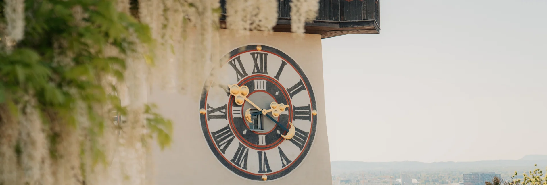 Graz Clock Tower – Close-up with Old Town View | © Graz Region | studio draussen