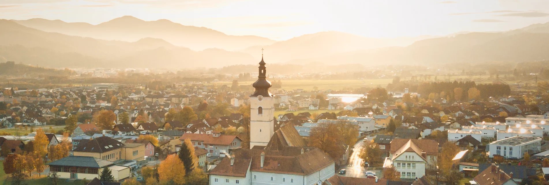 Ein Blick auf St. Lorenzen beim Sonnenaufgang.