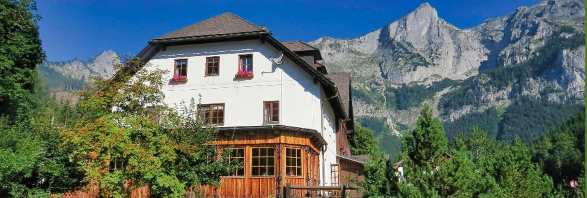 Eine Hausansicht vom Alpengasthof Bodenbauer.