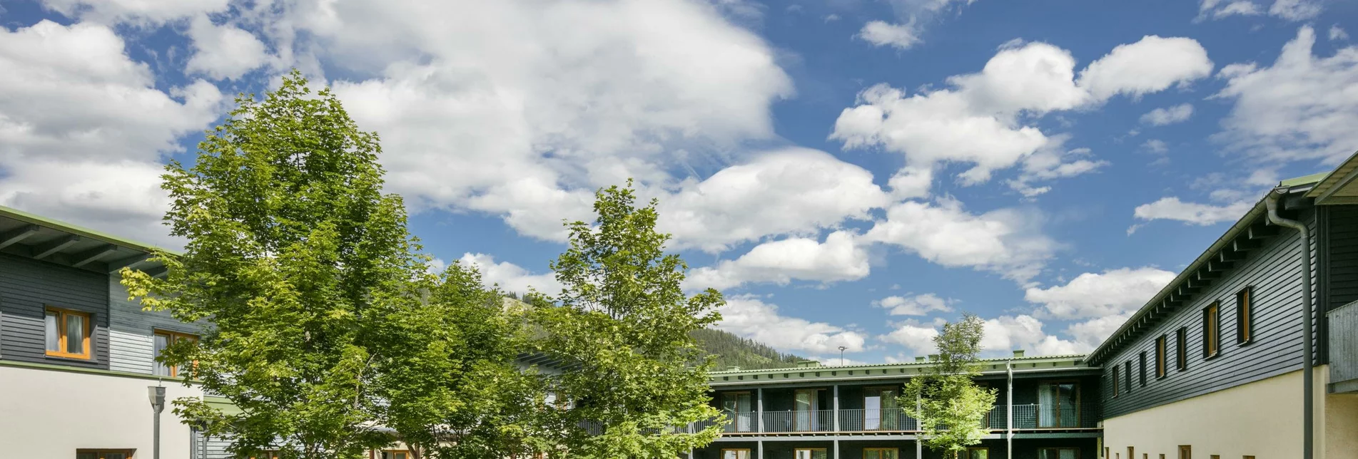 Außenansicht des JUFA Hotels Erlaufsee in Mariazell