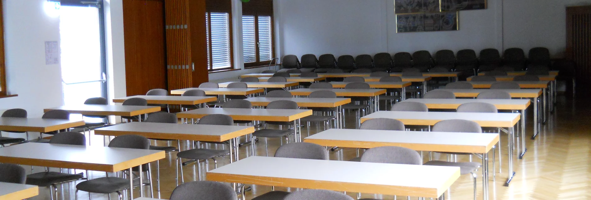 Ansicht des Hochschwabsaales mit Klassenbestuhlung