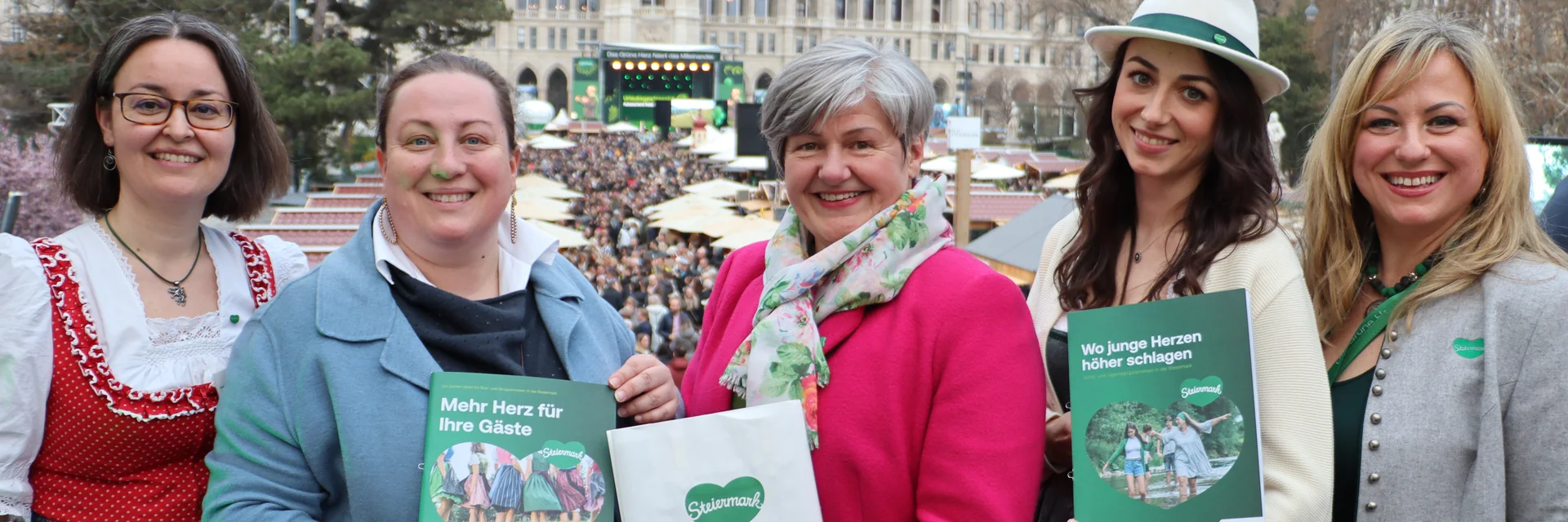 Blick auf den 26. Steiermark Frühling am Wiener Rathausplatz | © Gruppenreisen Steiermark | © Gruppenreisen Steiermark Blick auf den 26. Steiermark Frühling am Wiener Rathausplatz | © Gruppenreisen Steiermark | © Gruppenreisen Steiermark