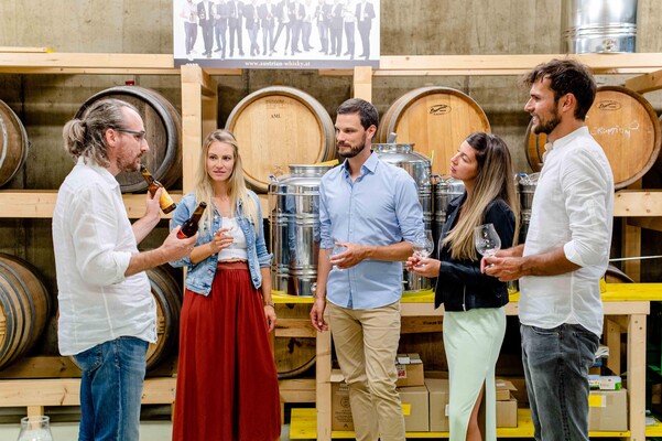 Guided tour through the small, fine brewing workshop | © Lava Bräu