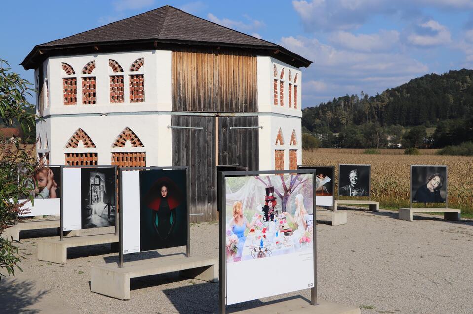 Exhibition: Images of people - Impression #1