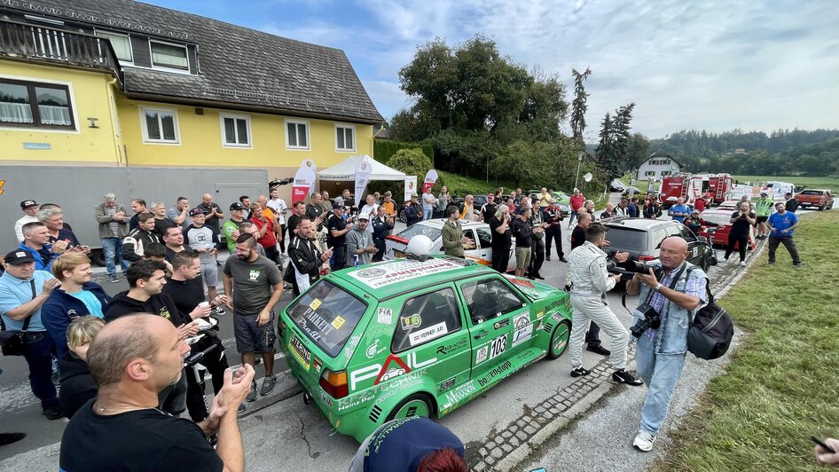 Besprechung im Fahrerlager | © Marcel Hausegger