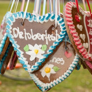 Oktoberfest Gingerbread Heart | ©  iStock