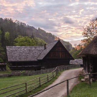 Morgenstimmung im Tal der Geschichte | © Freilichtmuseum Stübing