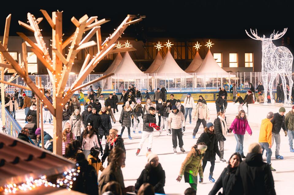 Buntes Treiben in der Winterwelt | © Simon Kuro