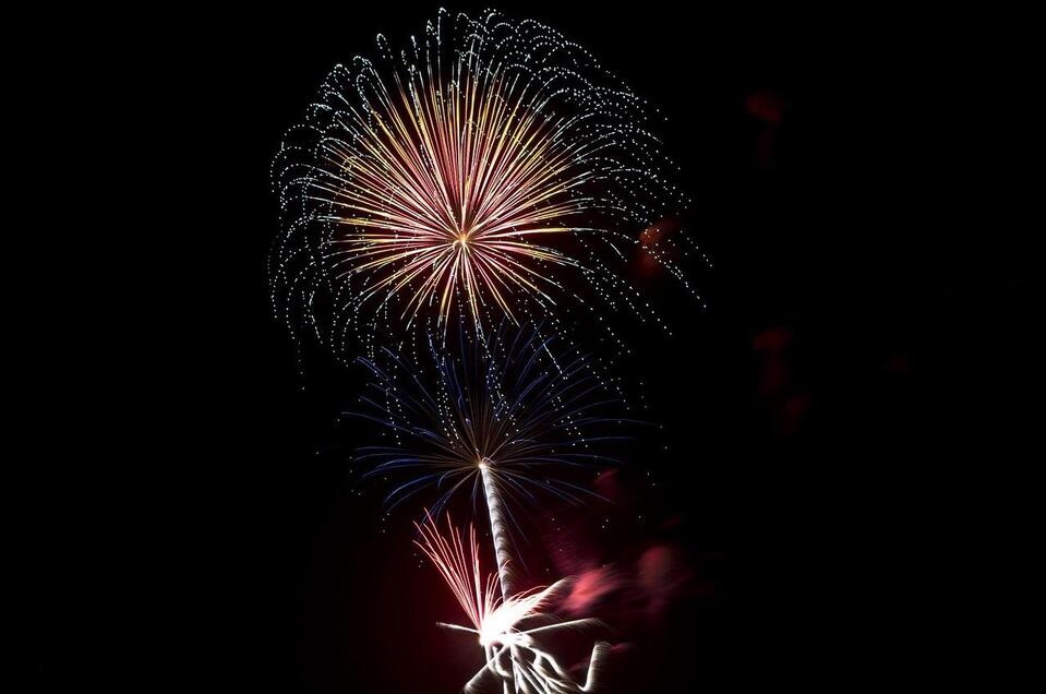 Silvesterrakete im Nachthimmel_Oststeiermark | © Pixabay