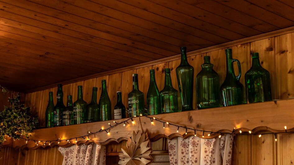 Hollhaus, Tauplitzalm, Flaschen Dekoration | © Berggasthof Hollhaus, needful.at