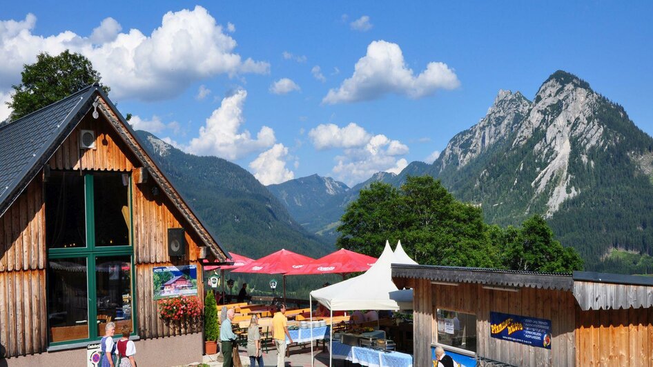 Terrace of the Pfannerhütte, Tauplitz | Mario Seebacher | © Mario Seebacher Terrasse der Pfannerhütte, Tauplitz | © Mario Seebacher