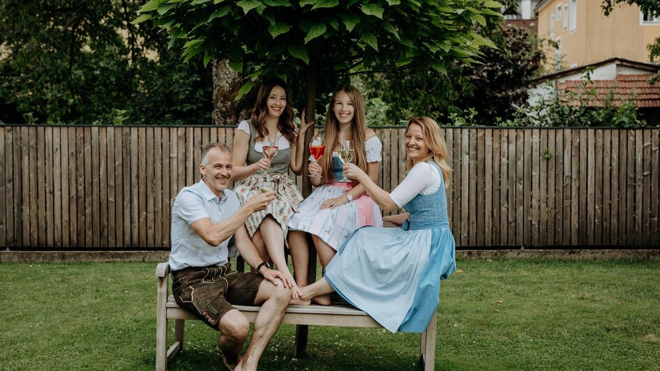 Die Gastgeberfamilie | © Gasthof zur Waldheimat