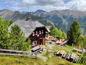 Grazer Hütte mit Bergpanorama | © Anna Wolf