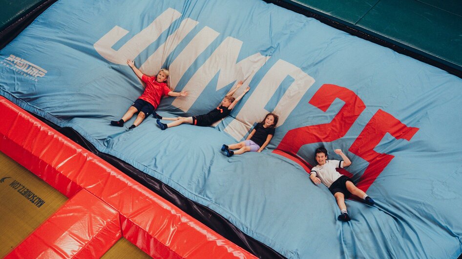 Jump 25_9 | © Lex Karelly Jump 25_9 | © Lex Karelly