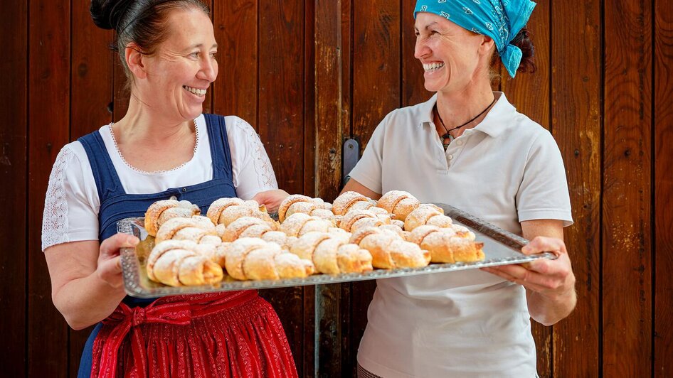 Anita & Birgit mit den Gesäusekipferln