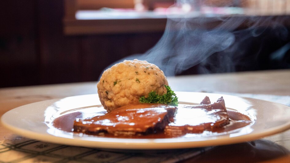 Braten vom Alm-Ox | © Corinna Harrer Fotografie