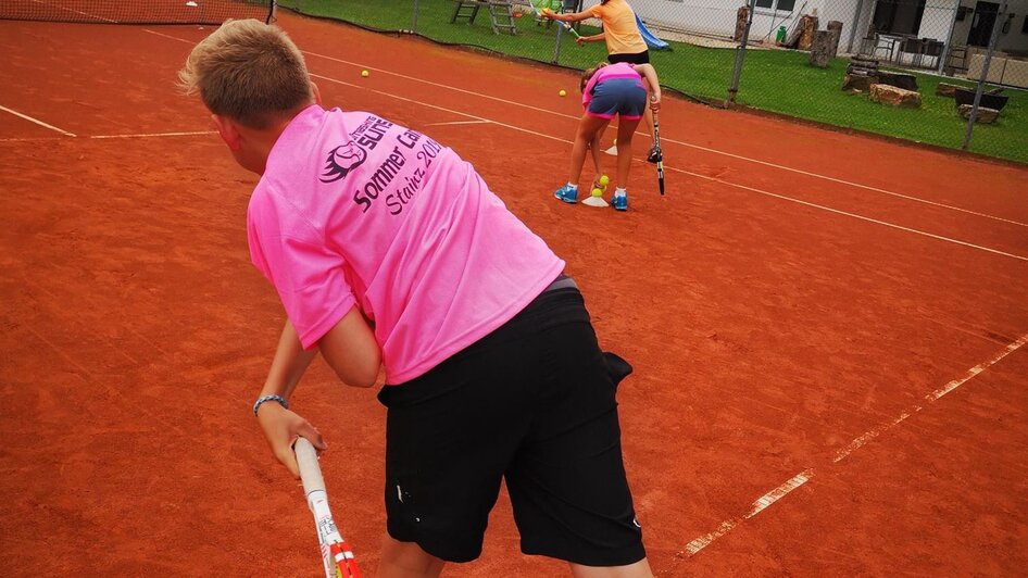 Tennisplatz außen | Kerim Sijercic | © Kerim Sijercic Tennisplatz außen | © Kerim Sijercic