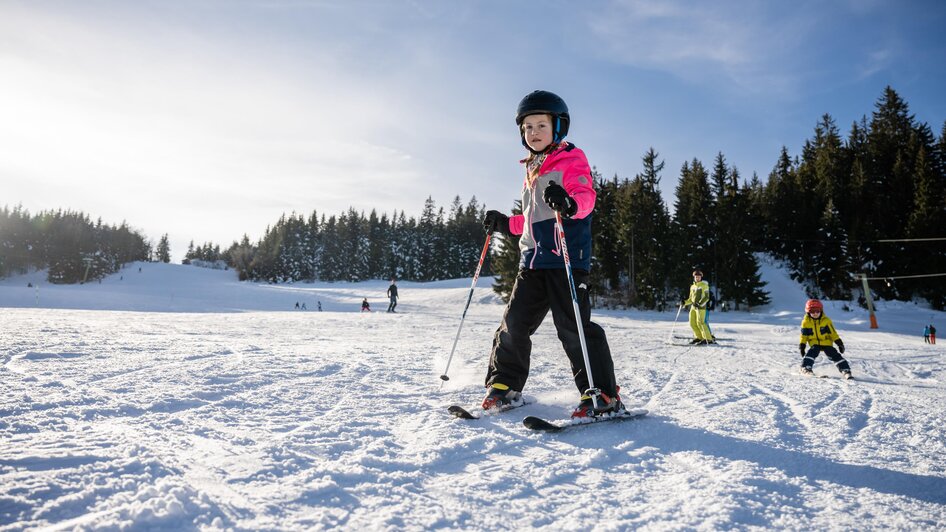 Kind beim Schifahren_Oststeiermark | © David Hammerl