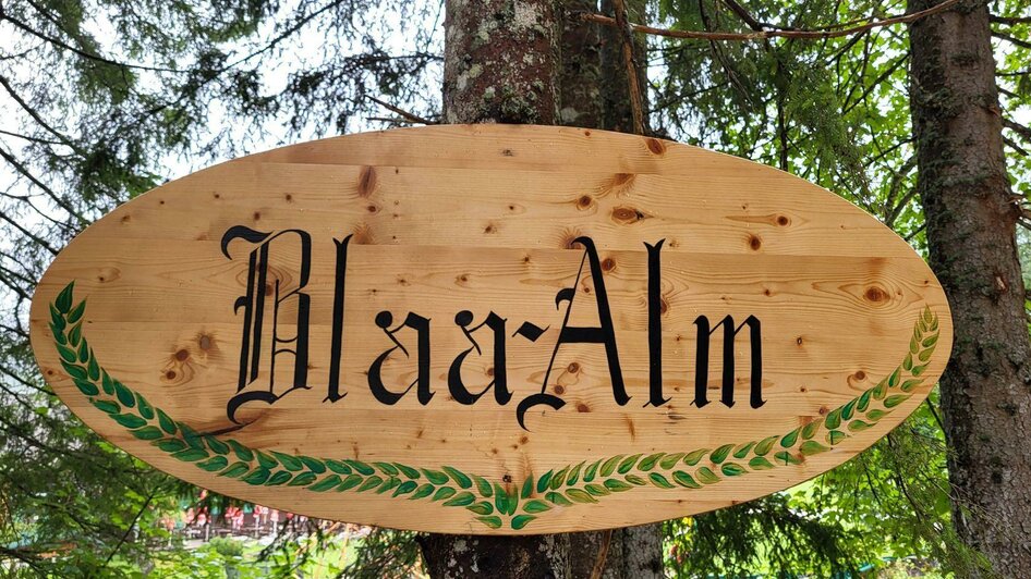 Blaa Alm, Altaussee, wooden sign | Petra Kirchschlager | © Petra Kirchschlager Blaa Alm, Altaussee, Holzschild | © Petra Kirchschlager