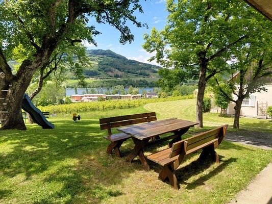 Spielplatz mit Seeblick