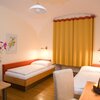 Bild von Urlaub im Paradies, Zweibettzimmer mit Dusche, WC | © AndersOrt Haus der Frauen