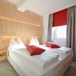 Photo of Double room, shower, toilet, superior | © Hotel Hubertushof
