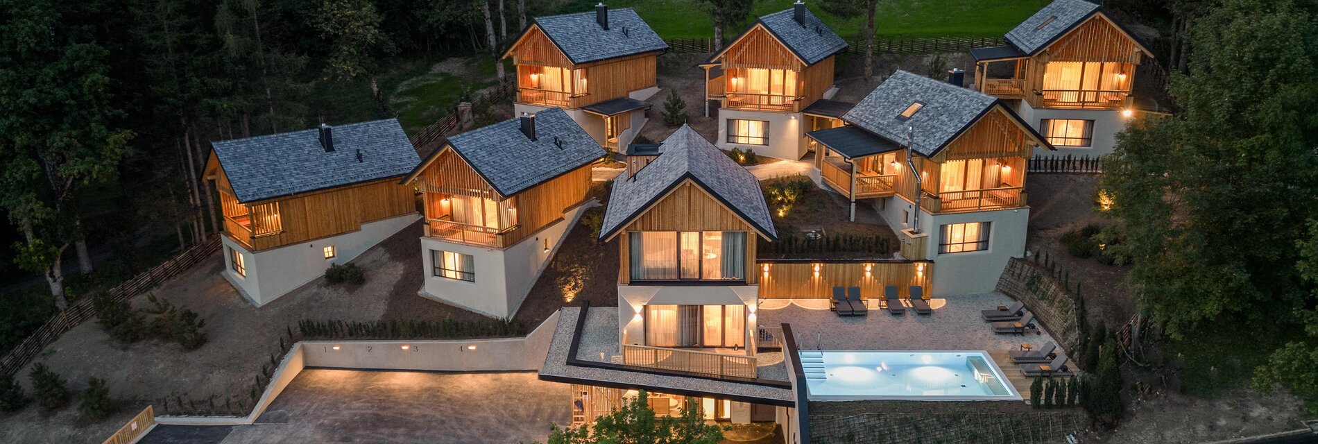 Bergdorf Montestyria am Abend