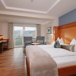 Photo of Double room, bath, toilet, facing the mountains | © Karl Steinegger