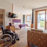 Photo of Junior suite, bath, toilet, disabled access | © Karl Steinegger