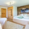 Photo of double room with shower, WC