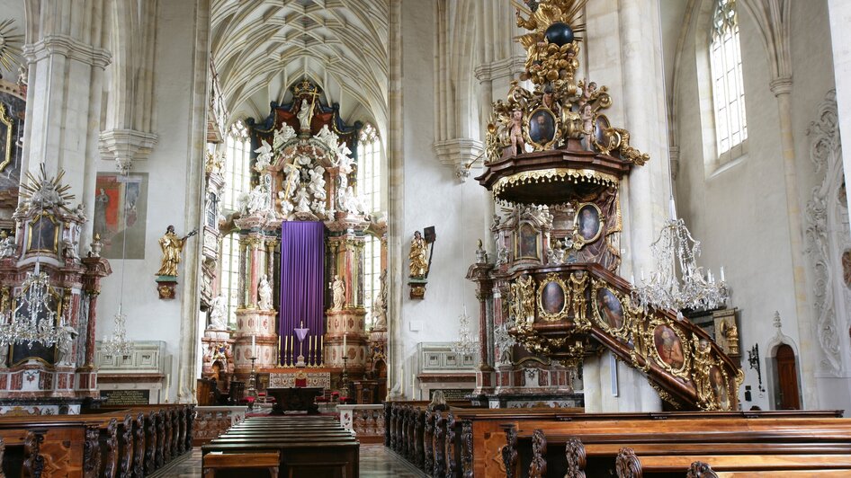 Der beeindruckende Innenraum des Grazer Doms. | © Graz Tourismus - Harry Schiffer