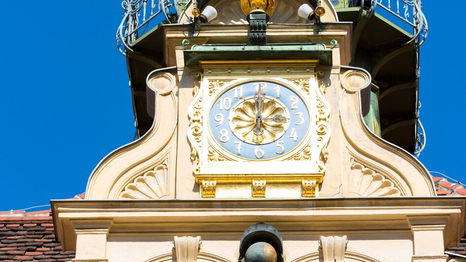 Das Grazer Glockenspiel mit Figuren und Turmuhr.