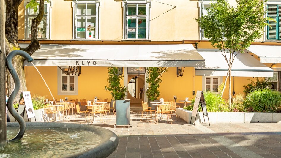 Außenansicht des Restaurants KLYO in Graz mit Terrasse. | © mpview