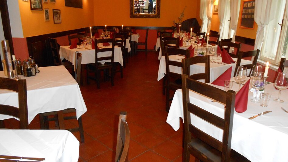 Gemütliches Restaurant in Graz mit gedeckten Tischen. | © Osteria dei Sensi