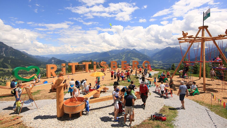 Höhenspielplatz | © Hans-Peter Steiner Rittisberg Höhenspielplatz mit fantastischem Bergpanorama. | © Hans-Peter Steiner