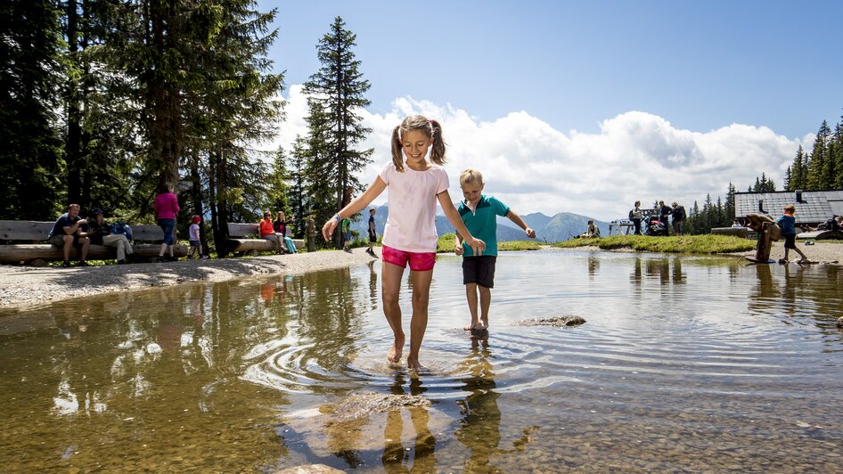 | © Tom Lamm | ikarus.cc | Tom Lamm Kinder bei den Wasserspielen im Hopsiland