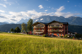 Hotel Pariente Winter direkt an der Skipiste | © Foto Tom