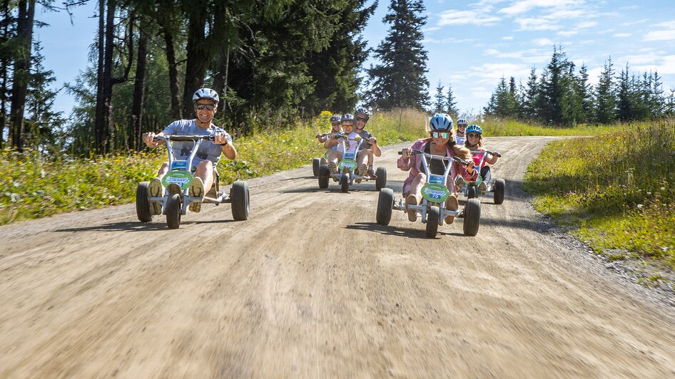  Go-Kart fahren auf unserer 7km langen Bahn.